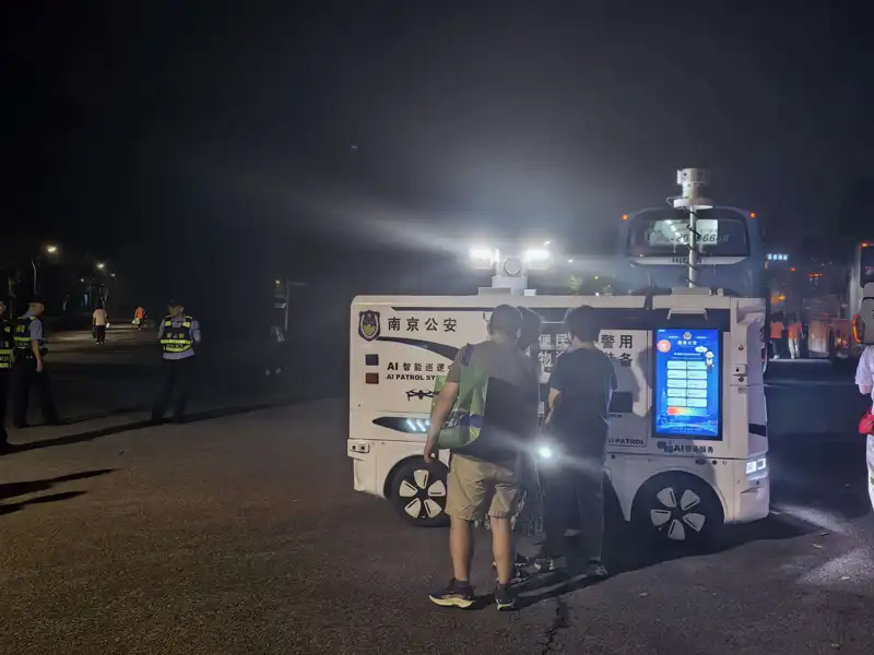 巡逻无人车